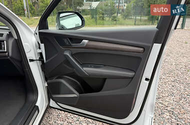 Позашляховик / Кросовер Audi Q5 2023 в 
