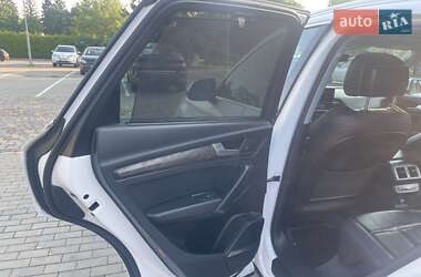 Позашляховик / Кросовер Audi Q5 2018 в 