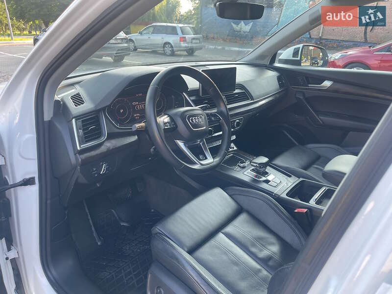 Позашляховик / Кросовер Audi Q5 2018 в Луцьку
