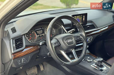 Внедорожник / Кроссовер Audi Q5 2017 в 
