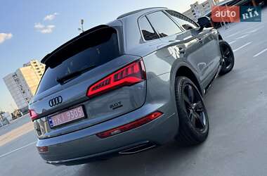 Внедорожник / Кроссовер Audi Q5 2018 в 