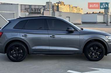 Внедорожник / Кроссовер Audi Q5 2018 в 
