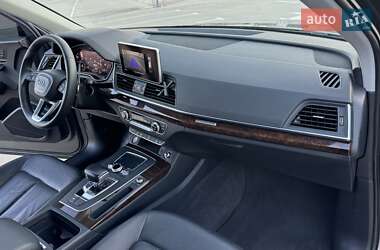 Внедорожник / Кроссовер Audi Q5 2018 в 