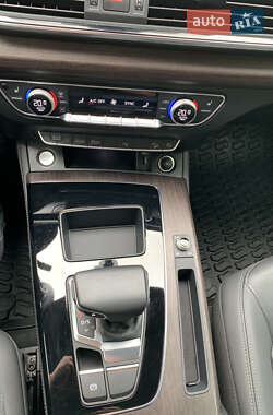 Внедорожник / Кроссовер Audi Q5 2021 в 