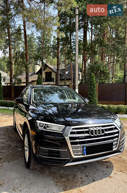 Позашляховик / Кросовер Audi Q5 2020 в 
