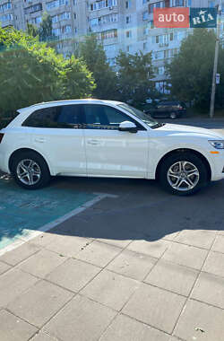 Внедорожник / Кроссовер Audi Q5 2017 в 