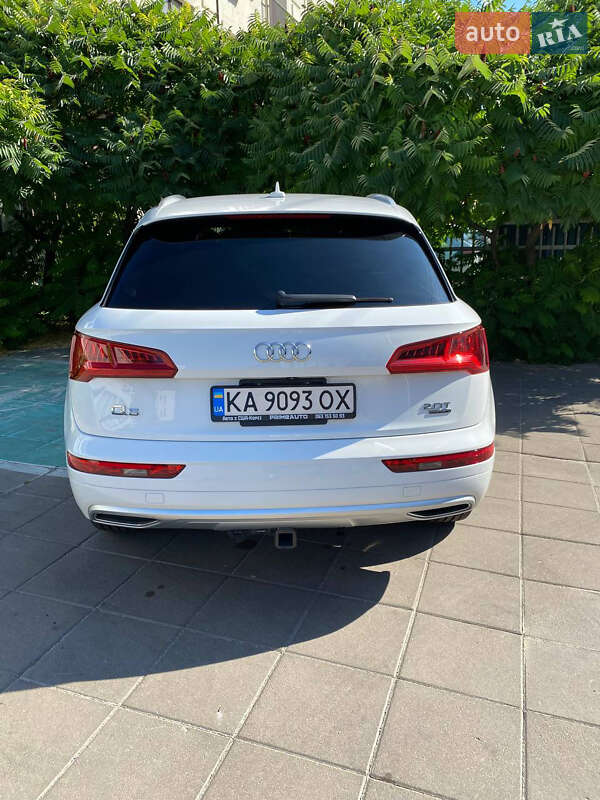 Позашляховик / Кросовер Audi Q5 2017 в Києві