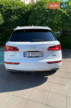 Внедорожник / Кроссовер Audi Q5 2017 в 
