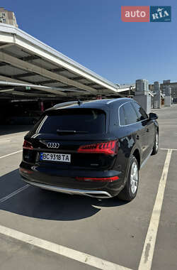 Внедорожник / Кроссовер Audi Q5 2018 в 