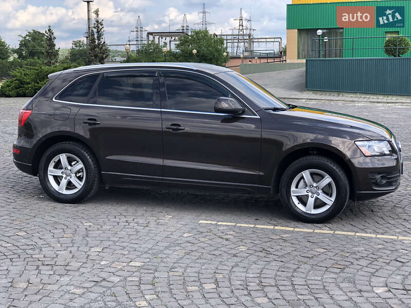 Позашляховик / Кросовер Audi Q5 2010 в Ужгороді