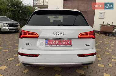 Внедорожник / Кроссовер Audi Q5 2018 в 