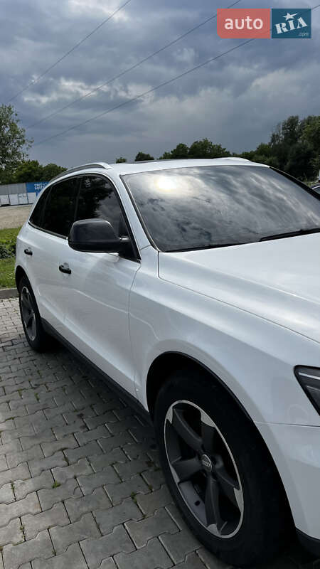 Позашляховик / Кросовер Audi Q5 2010 в Чернівцях