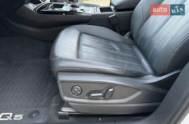 Внедорожник / Кроссовер Audi Q5 2021 в 