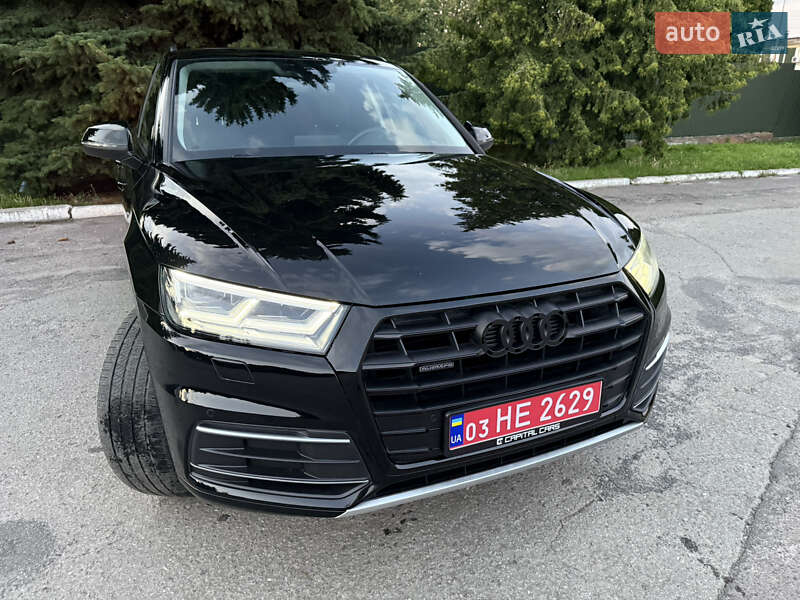 Позашляховик / Кросовер Audi Q5 2019 в Києві