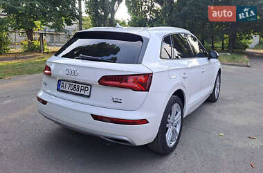 Внедорожник / Кроссовер Audi Q5 2018 в 