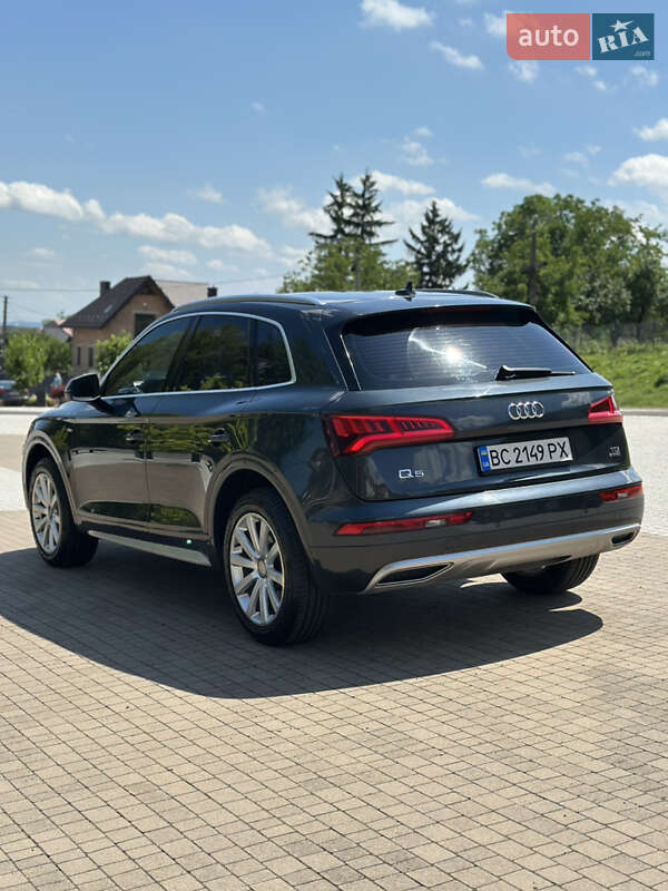 Позашляховик / Кросовер Audi Q5 2017 в Львові