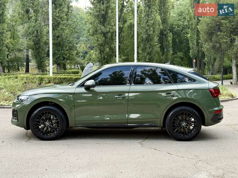 Позашляховик / Кросовер Audi Q5 2021 в Києві