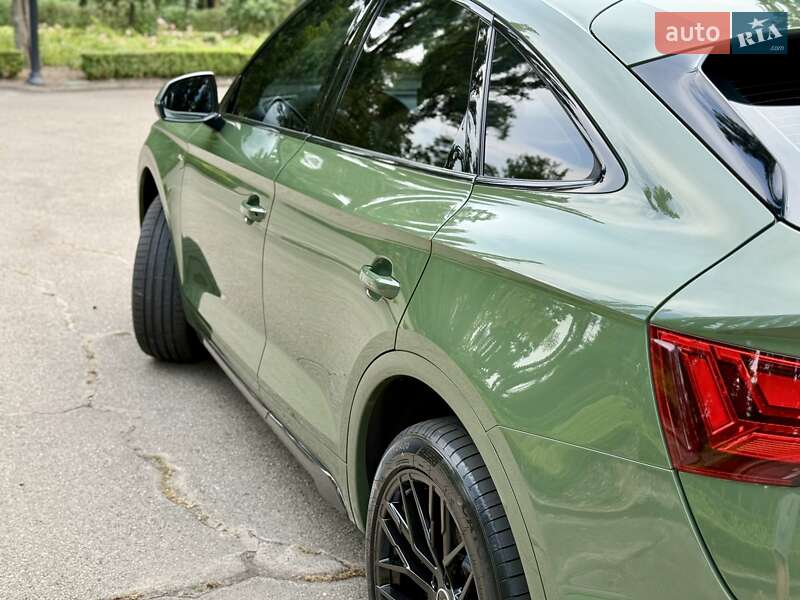 Позашляховик / Кросовер Audi Q5 2021 в Києві