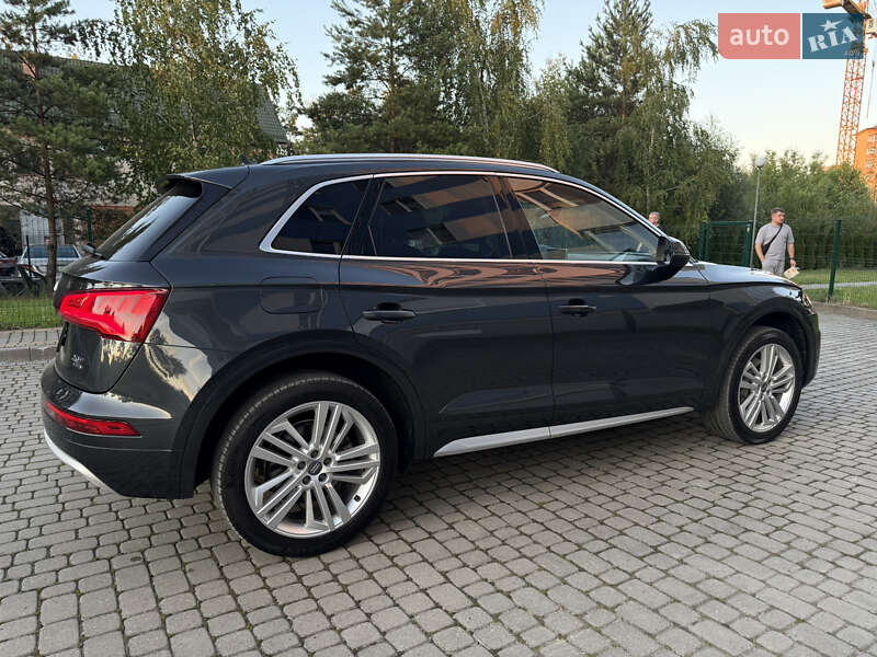 Позашляховик / Кросовер Audi Q5 2018 в Новояворівську