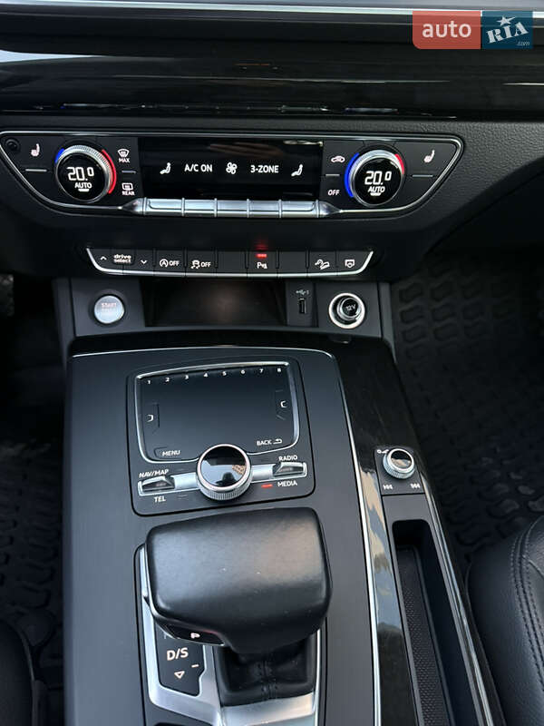 Позашляховик / Кросовер Audi Q5 2018 в Новояворівську