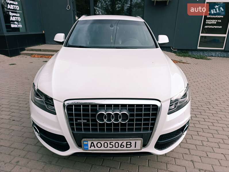 Внедорожник / Кроссовер Audi Q5 2011 в Ужгороде