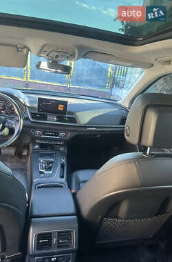 Позашляховик / Кросовер Audi Q5 2018 в 