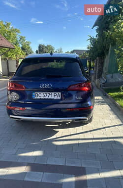 Позашляховик / Кросовер Audi Q5 2018 в 