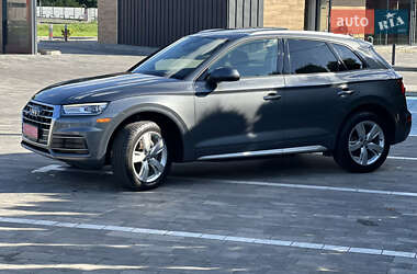 Позашляховик / Кросовер Audi Q5 2018 в 