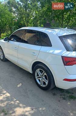 Внедорожник / Кроссовер Audi Q5 2017 в 