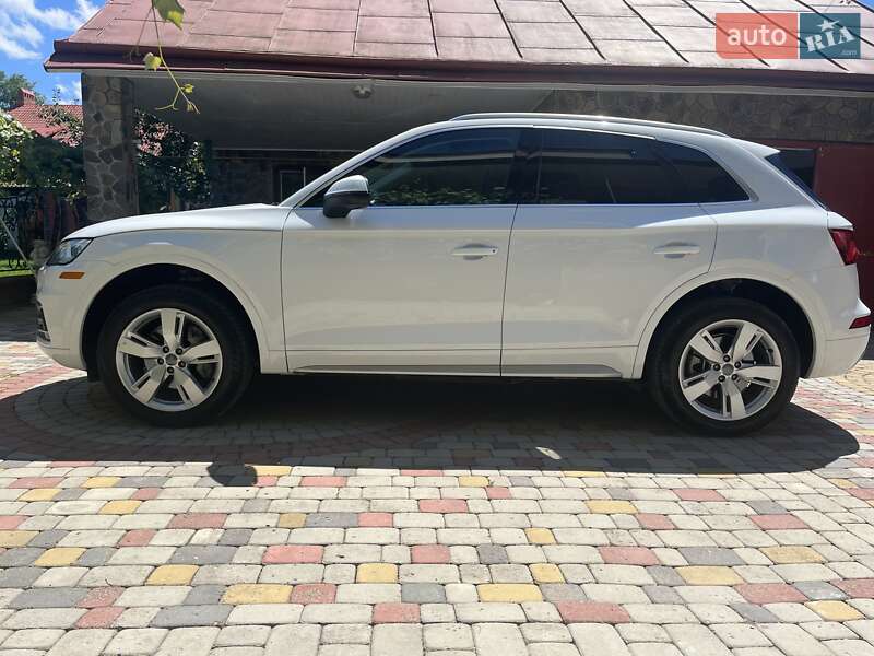 Позашляховик / Кросовер Audi Q5 2017 в Львові