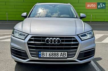 Позашляховик / Кросовер Audi Q5 2018 в 
