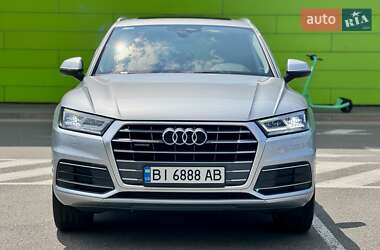 Позашляховик / Кросовер Audi Q5 2018 в 