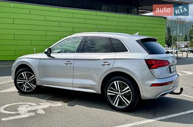 Позашляховик / Кросовер Audi Q5 2018 в 
