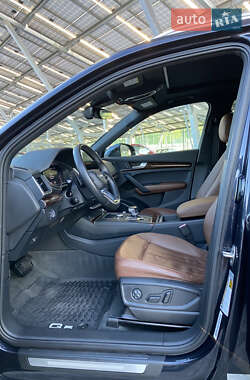 Внедорожник / Кроссовер Audi Q5 2017 в 