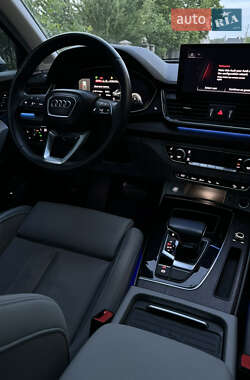 Внедорожник / Кроссовер Audi Q5 2021 в 