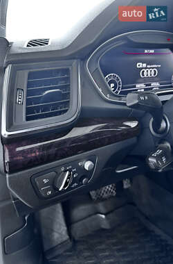 Внедорожник / Кроссовер Audi Q5 2017 в 
