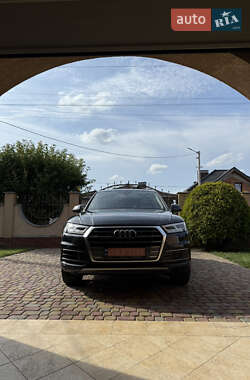 Внедорожник / Кроссовер Audi Q5 2018 в 