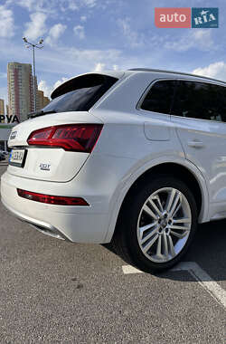 Внедорожник / Кроссовер Audi Q5 2017 в 
