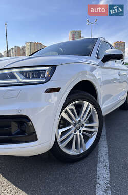 Внедорожник / Кроссовер Audi Q5 2017 в 