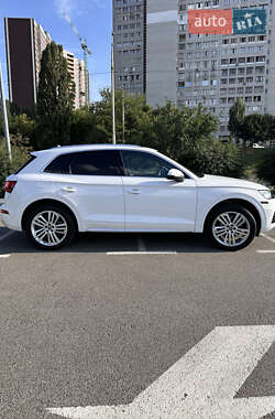 Внедорожник / Кроссовер Audi Q5 2017 в 