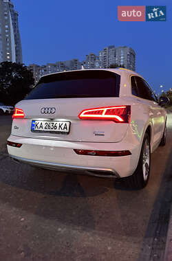 Внедорожник / Кроссовер Audi Q5 2017 в 