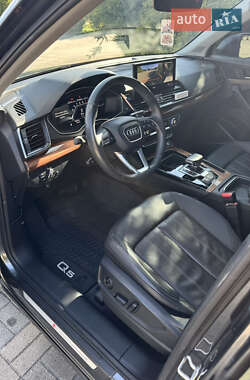 Внедорожник / Кроссовер Audi Q5 2021 в 