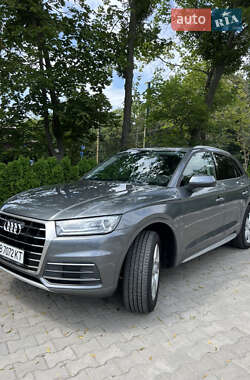 Внедорожник / Кроссовер Audi Q5 2017 в 