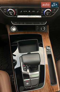 Внедорожник / Кроссовер Audi Q5 2021 в 