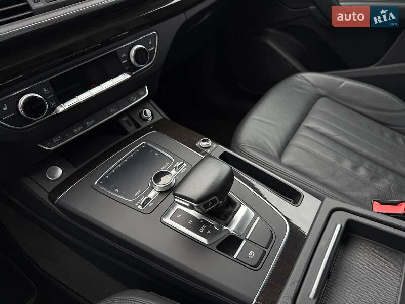 Позашляховик / Кросовер Audi Q5 2017 в Києві