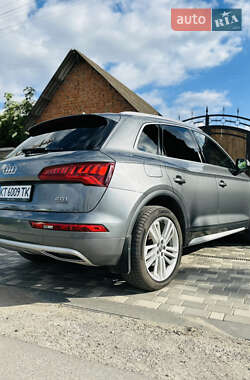 Внедорожник / Кроссовер Audi Q5 2017 в Каменец-Подольском