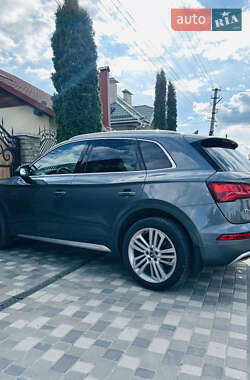 Внедорожник / Кроссовер Audi Q5 2017 в Каменец-Подольском