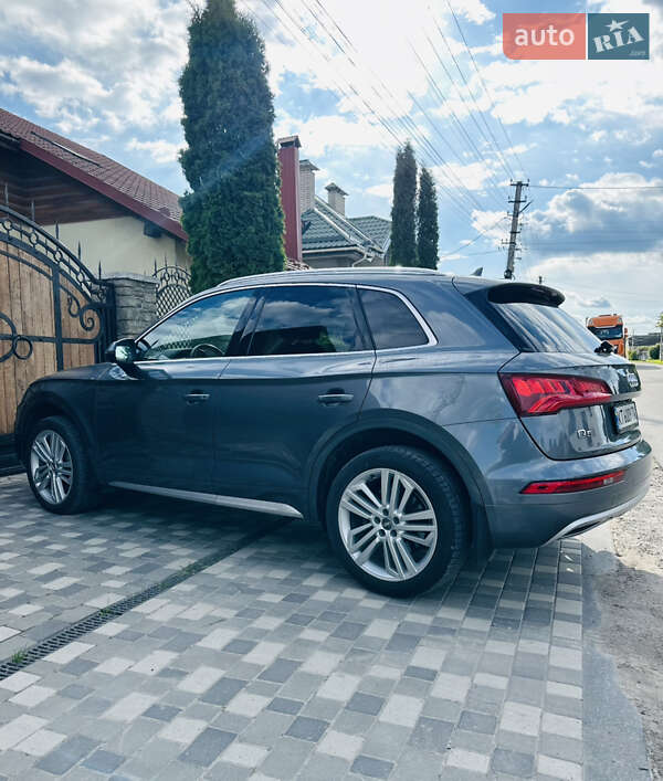 Внедорожник / Кроссовер Audi Q5 2017 в Каменец-Подольском