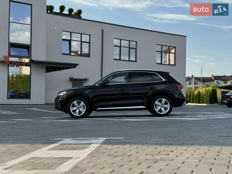 Позашляховик / Кросовер Audi Q5 2019 в Києві
