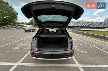 Внедорожник / Кроссовер Audi Q5 2018 в 